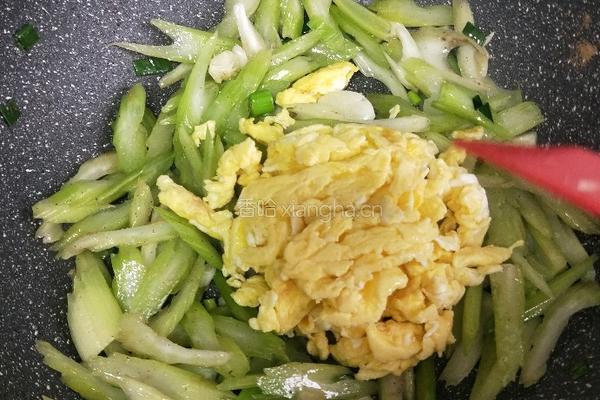 芹菜炒鸡蛋的做法图解12