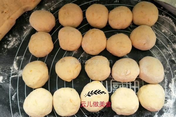 黄玫瑰花红薯花卷的做法图解7