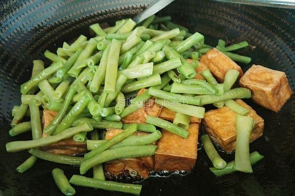 油豆腐炒豆角的做法图解8