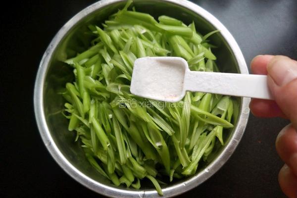 蒜蓉空心菜梗的做法图解5