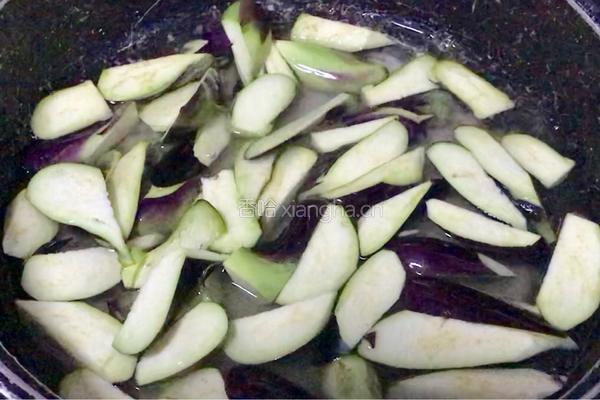 茄子焖豆角的做法图解1