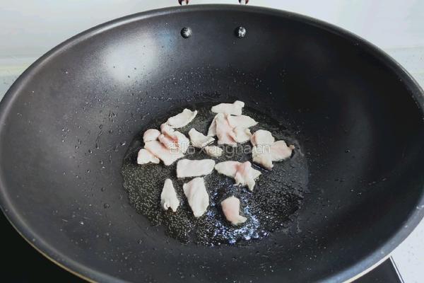 西瓜皮炒肉的做法图解5