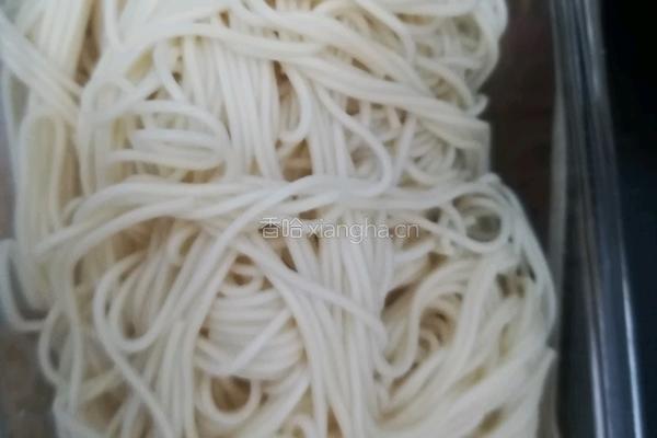 番茄鸡蛋面的做法图解1