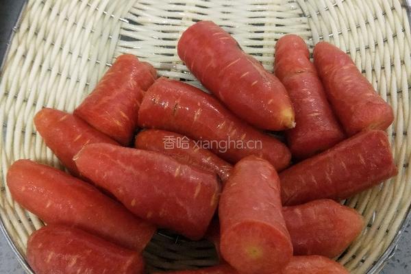 红萝卜贝壳馒头的做法图解1