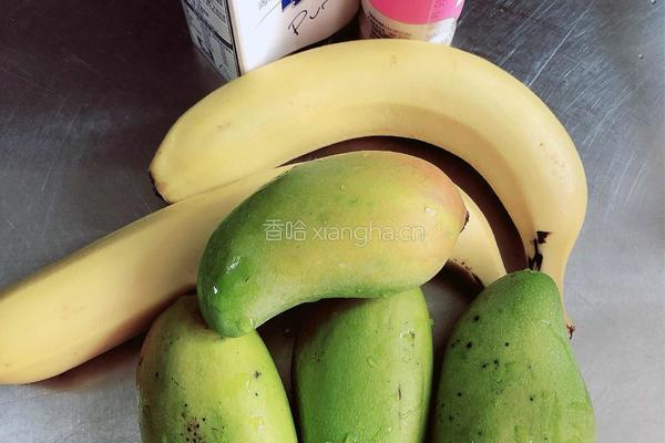 芒果香蕉奶昔 | 清肠排毒的做法图解1