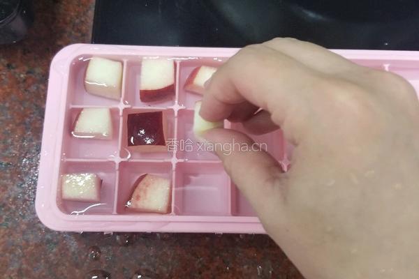 桃子蓝莓气泡水的做法图解3