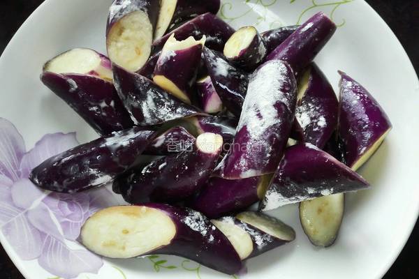 肉末茄子的做法图解2