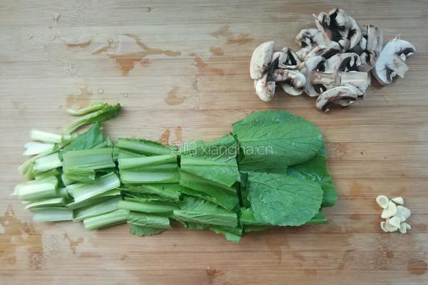 香肠炒小白菜（家常菜）的做法图解1