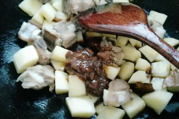 土豆烧排骨的做法图解11