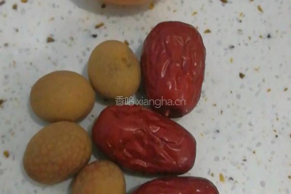 桂圆红枣红糖炖蛋的做法图解1