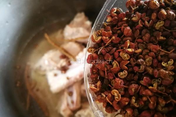 秦哪花椒排骨的做法图解4