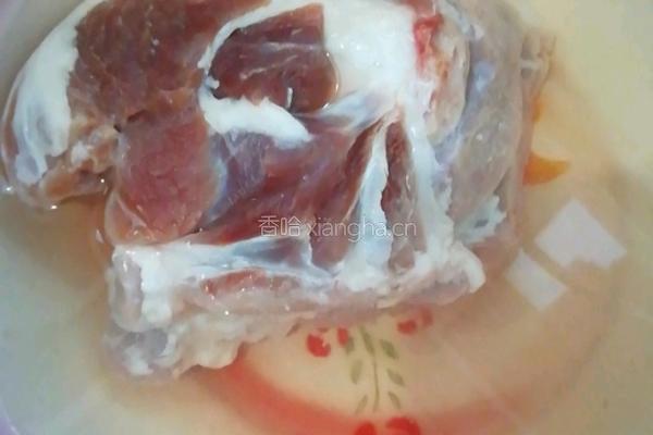 冬瓜薏米筒骨汤的做法图解1