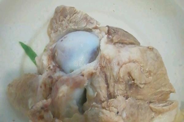冬瓜薏米筒骨汤的做法图解3