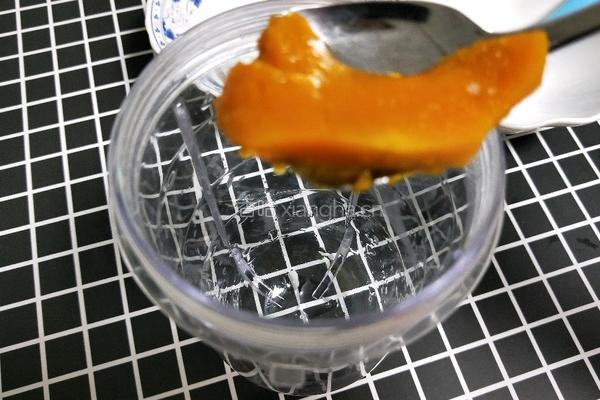 苹果南瓜蛋黄糊的做法图解2