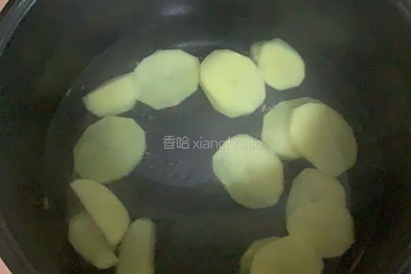 土豆鸡蛋葱花汤的做法图解1