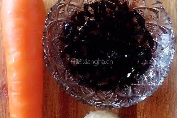泻火胡萝卜鸡汤的做法图解2