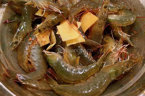 秘制柠檬虾(夏天没食欲之首选)的做法图解1