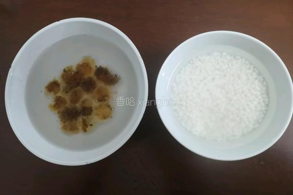 冰镇桃胶红糖粥的做法图解1