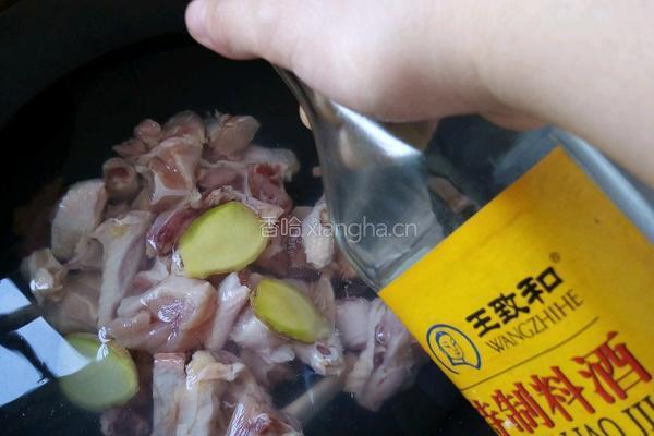 紫砂锅香菇鸡汤的做法图解3