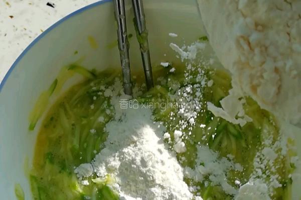 西葫芦鸡蛋饼的做法图解4