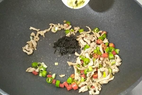 橄榄菜爆炒笋尖的做法图解5