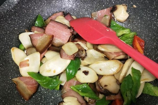 杏鲍菇炒腊肉的做法图解16