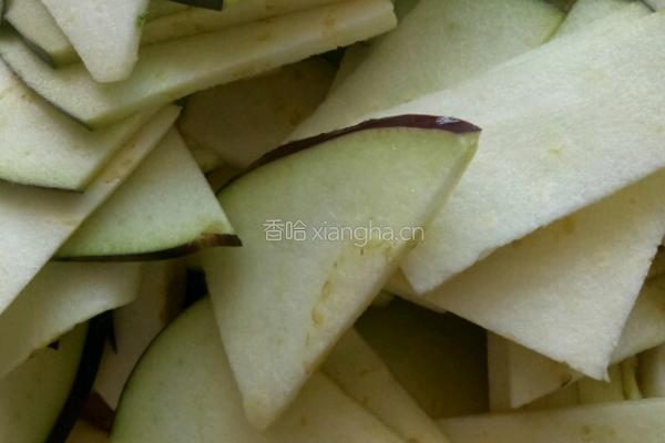 青椒炒茄子的做法图解1