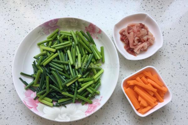 肉丝炒韭苔的做法图解2