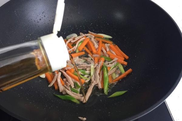肉丝炒韭苔的做法图解6