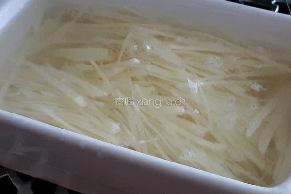 家常凉拌土豆丝的做法图解1