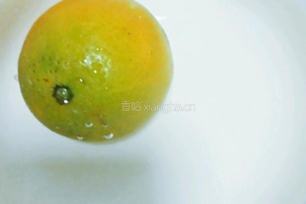 盐蒸橙子的做法图解1