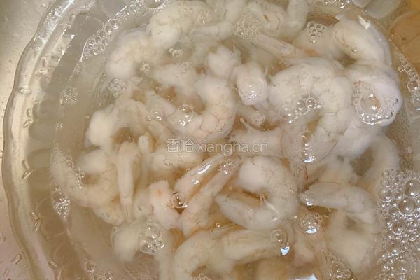 清炒虾仁的做法图解1