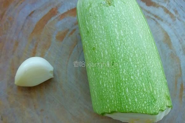 素食 炒西葫芦的做法图解1