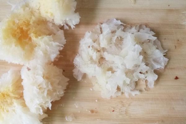红枣枸杞雪耳糖水的做法图解5