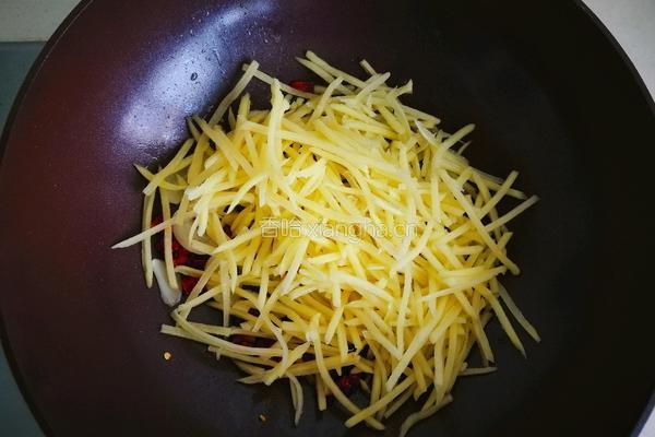 酸辣乌江萝卜土豆丝的做法图解5