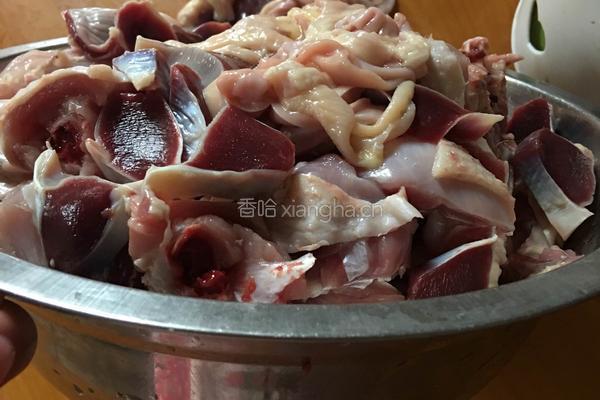 防风草炖老鸡的做法图解2