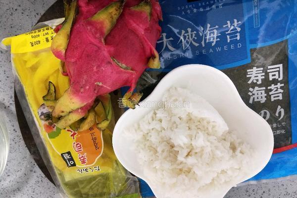火龙果寿司饭团的做法图解1