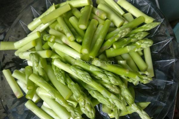 芦笋炒虾仁的做法图解2