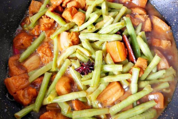 鲜豆角炖肉的做法图解14