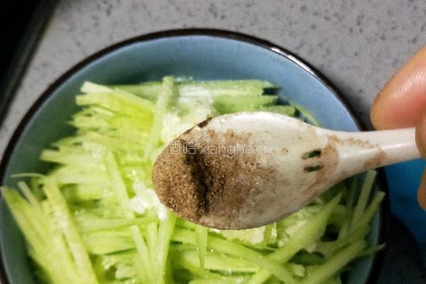 爽口黄瓜的做法图解11