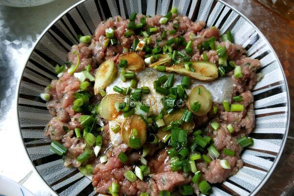 鳓鱼蒸肉末的做法图解5