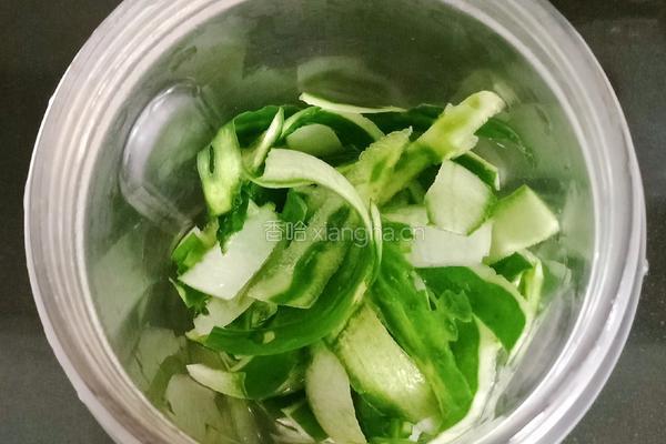 黄瓜鸡蛋软饼的做法图解3