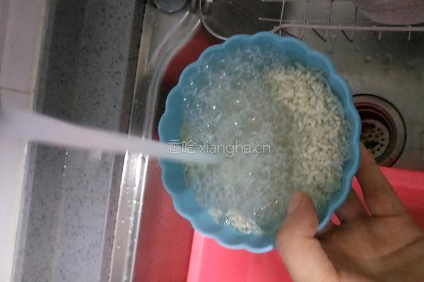 红枣桂圆红豆粥的做法图解5