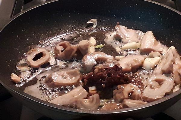 青蒜小炒肥肠的做法图解5