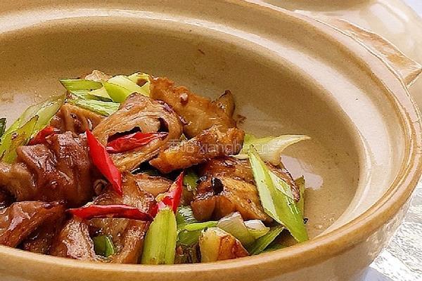 青蒜小炒肥肠的做法图解8