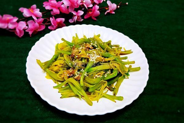 凉拌黄花菜