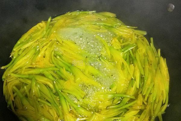 凉拌黄花菜的做法图解5
