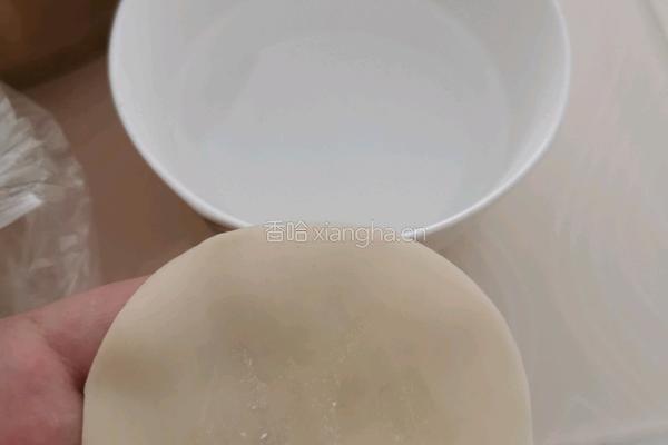 芹菜猪肉馅儿饺子的做法图解3