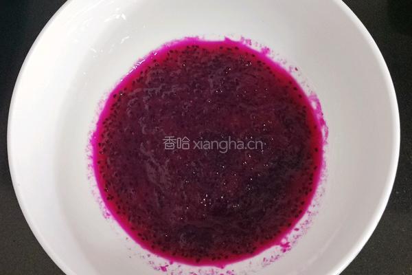 火龙果鸡蛋软饼的做法图解2