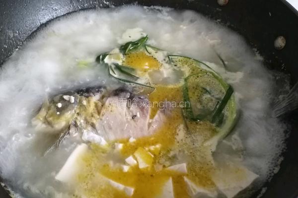 鲫鱼豆腐汤的做法图解8